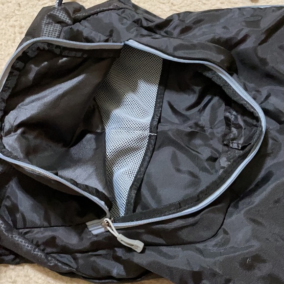 Under Armour high quality pull string bag - Picture 2 of 2